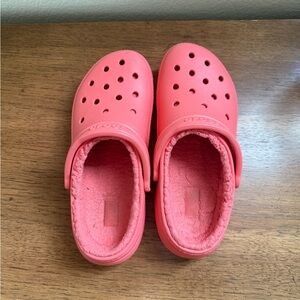 Hot pink insulated crocs